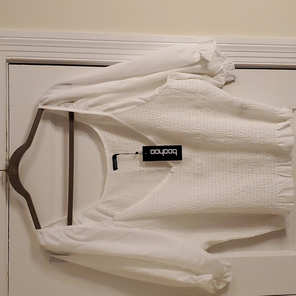 White V-neck Puff sleeve top